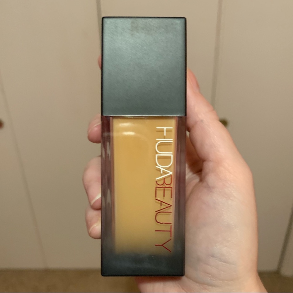 Huda Beauty Faux Filter Foundation in Latte